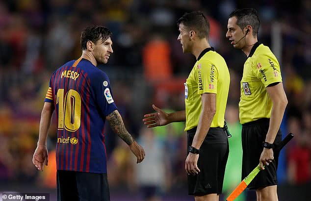  拜仁多特巅峰对决主裁争议判罚引争议  