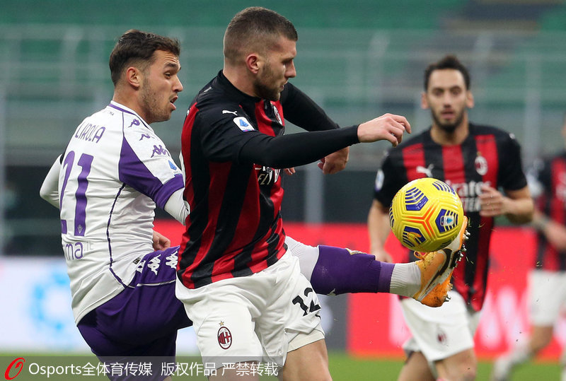  佛罗伦萨紫百合绽放光彩，艺术足球惊艳圣西罗